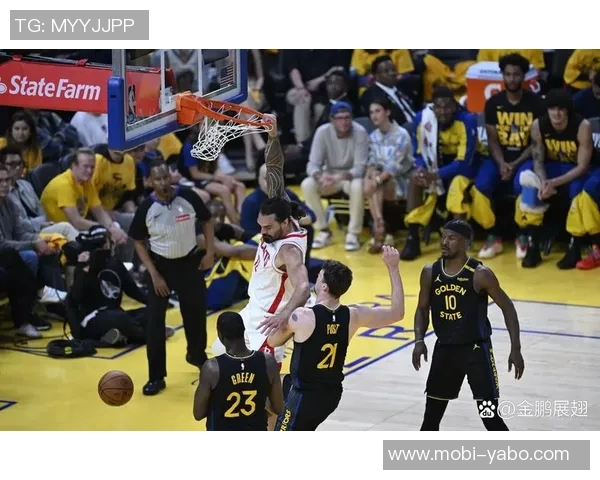 文班强调抢板重要性亚当斯成为球队关注焦点并成功抢下三前板