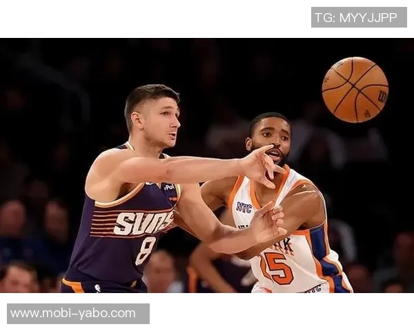 布克上半场表现出色14分9助攻展现控卫风范引领球队进攻